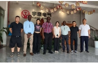 國(guó)外客戶(hù)到訪湘潭電機(jī)車(chē)廠家考察